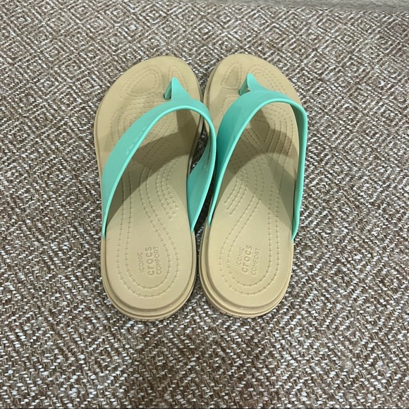 Crocs Women’s Tulum Thong Flip Flops Sz 6 Mint Green Sandals Casual Comfy - Picture 4 of 6